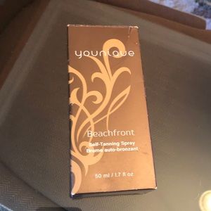 Younique’s bronzer spray